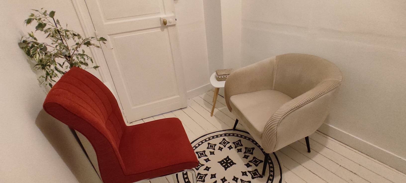 Fauteuils d'accueil de la pièce de séance